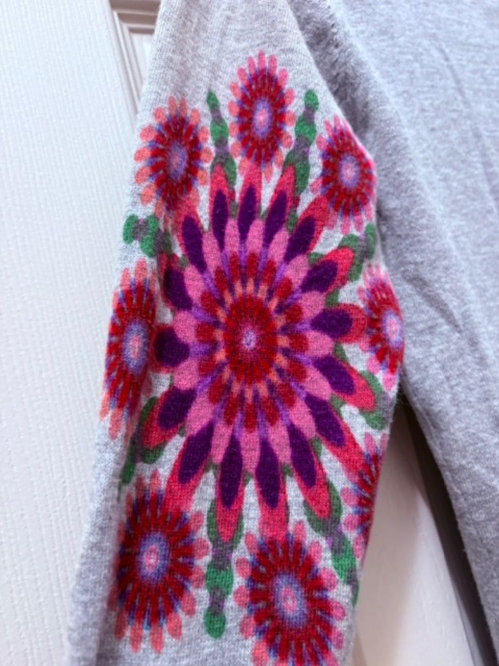DESiGUAL Women's sz S light sweater top grey with multicolour Desigual floral - Picture 11 of 16